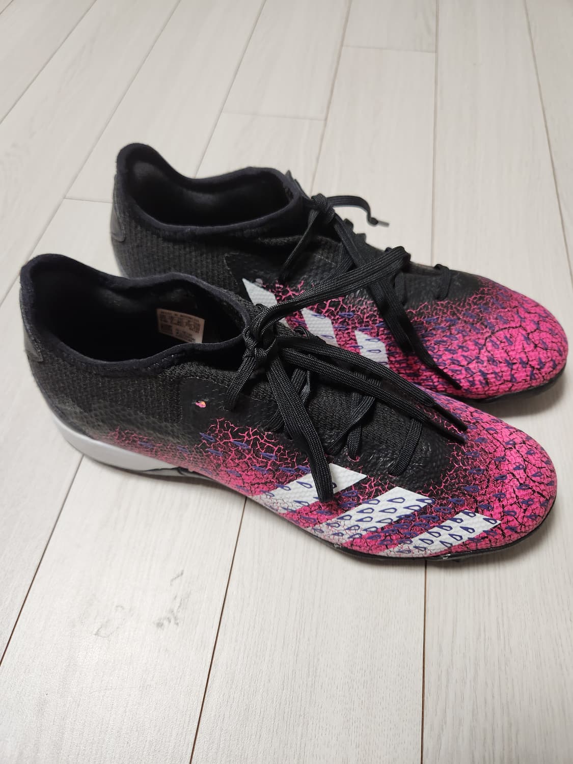 아디다스 프레데터 프릭.3 L TF 풋살화 FW7520 사이즈250

여 상품이미지4