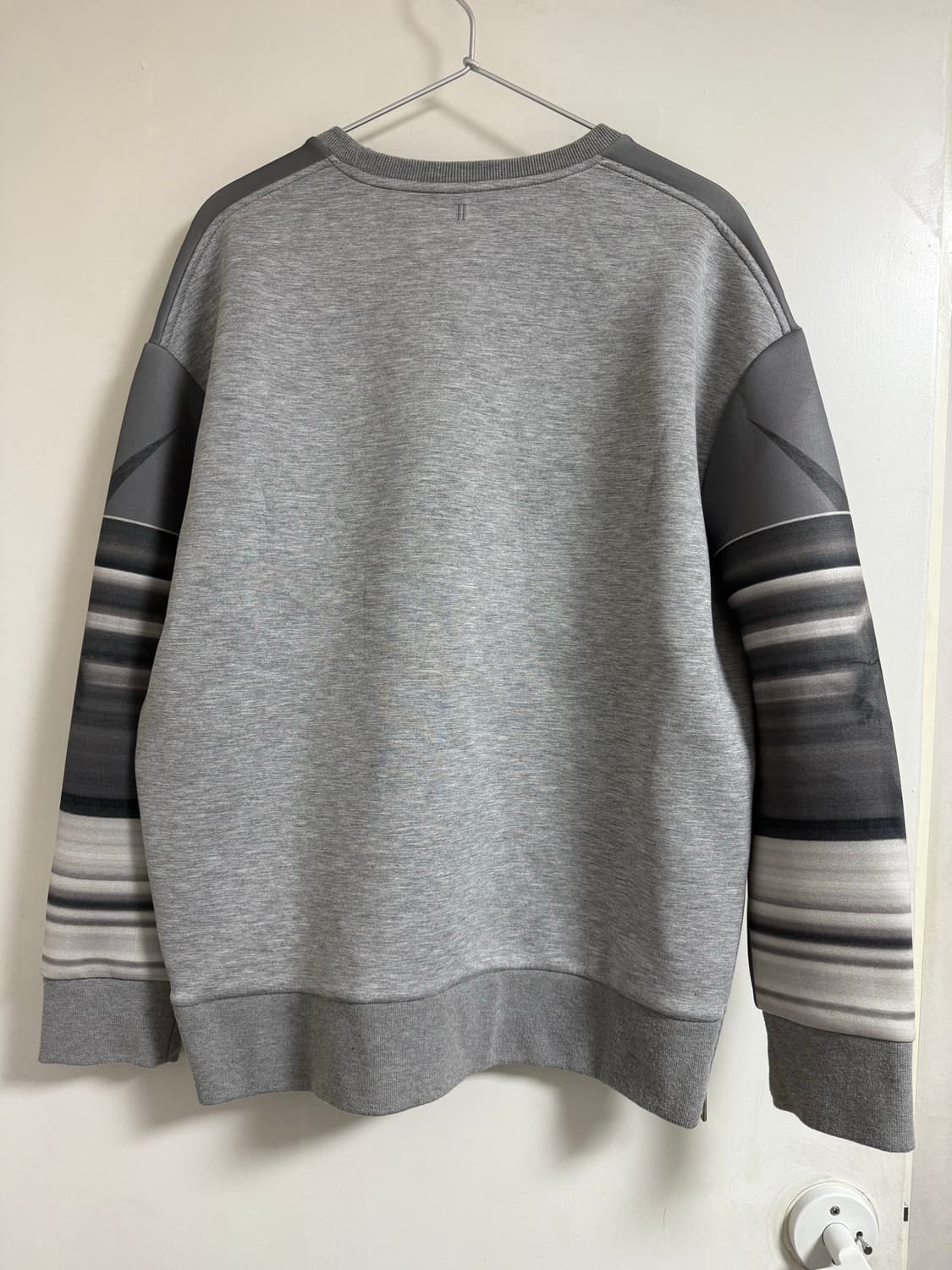 주카스페이스 자유의 여신상 네오프렌 맨투맨 상품이미지3