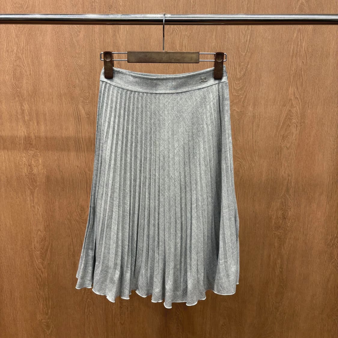 꾸레쥬 울 미디 스커트 플리츠 로고 자수 디테일 그레이 상품이미지2