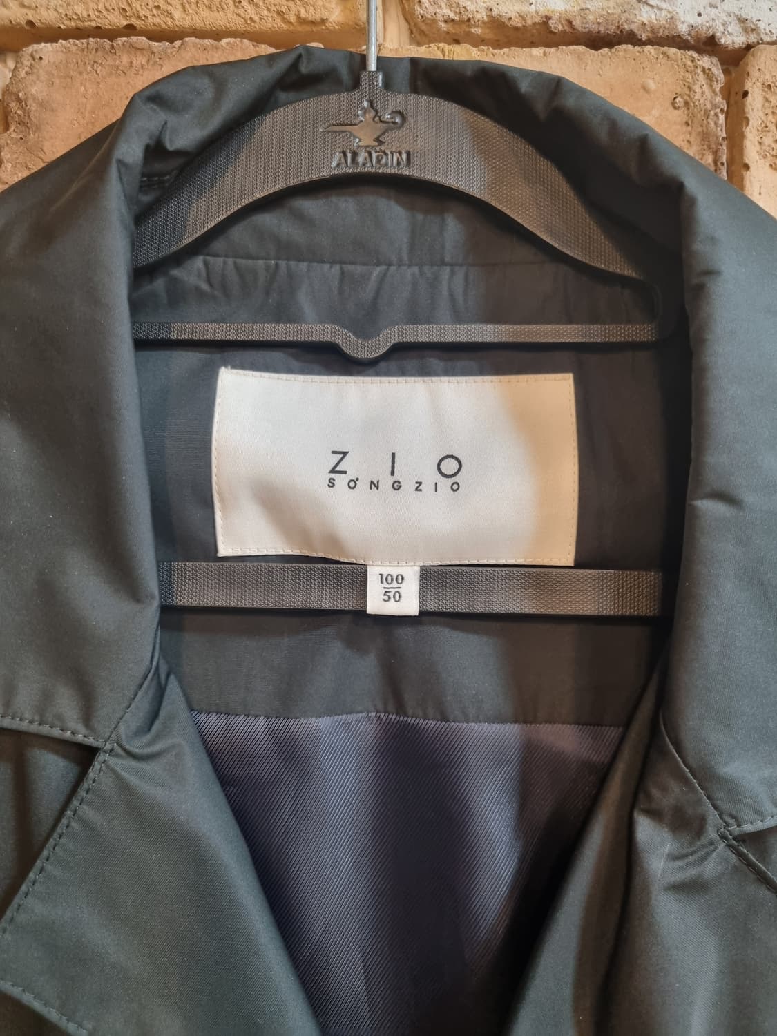 송지오 옴므의 깔끔한 블랙 트렌치코트 상품이미지3