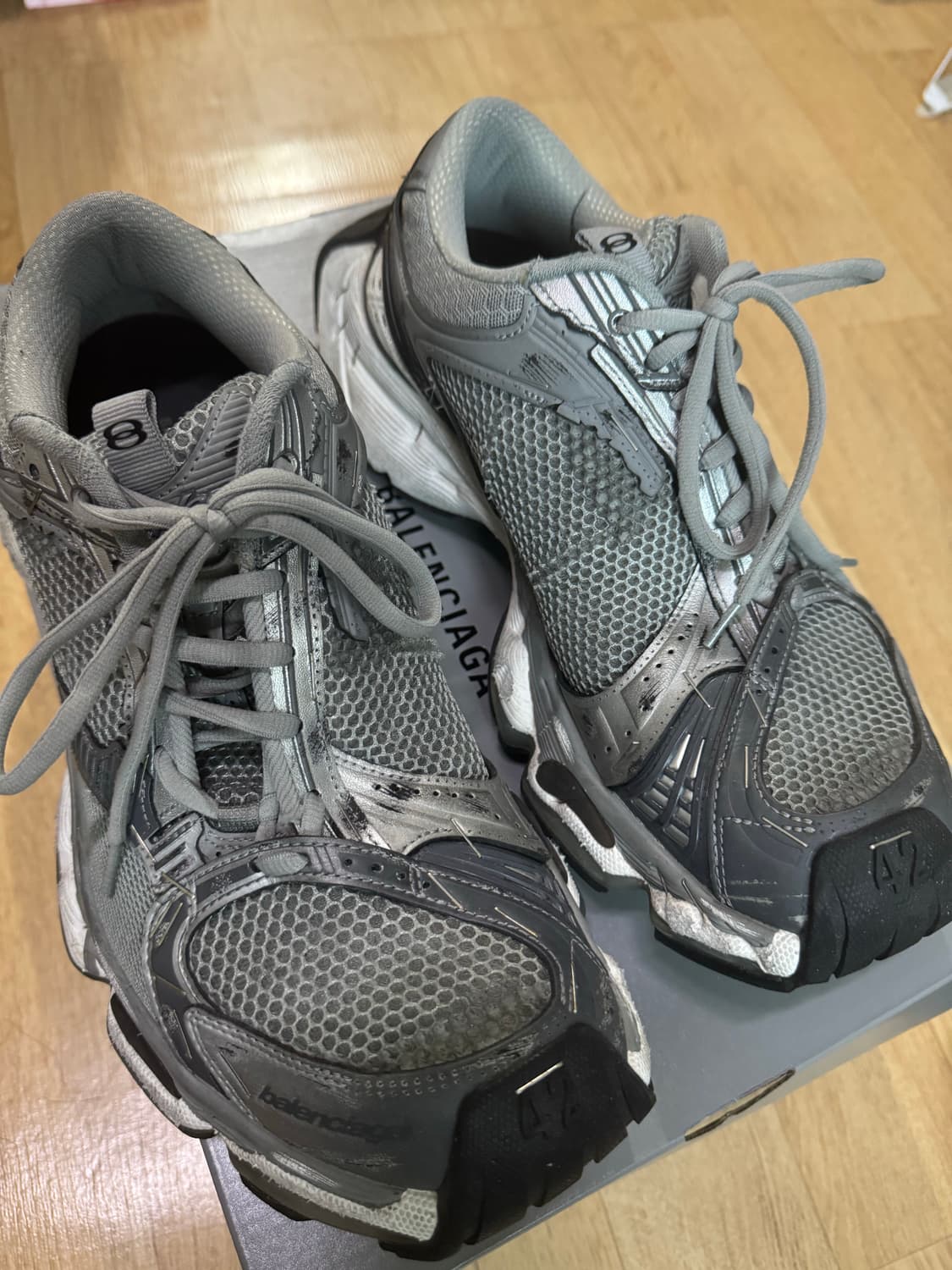 [42] 발렌시아가 스테이플러 스니커즈 그레이 상품이미지1