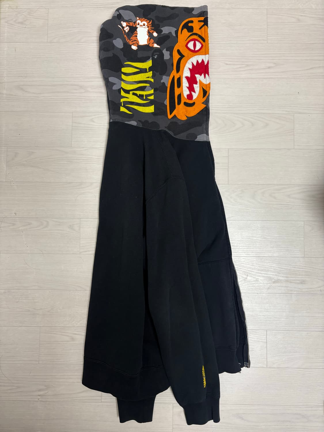 [XL] 베이프 타이거 반반카모 후드집업 판매합니다 상품이미지1