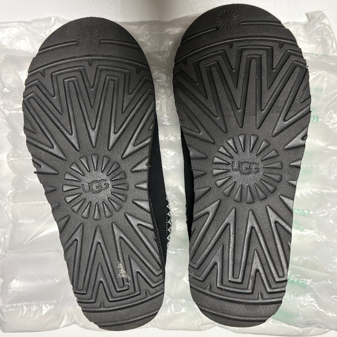 어그 타스만 블랙 240 상품이미지2