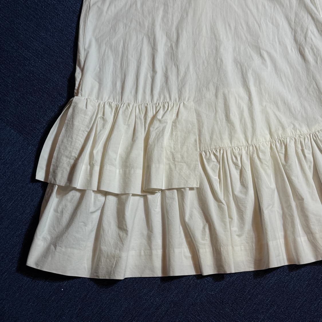 코스 화이트 민소매 프릴 원피스 상품이미지3