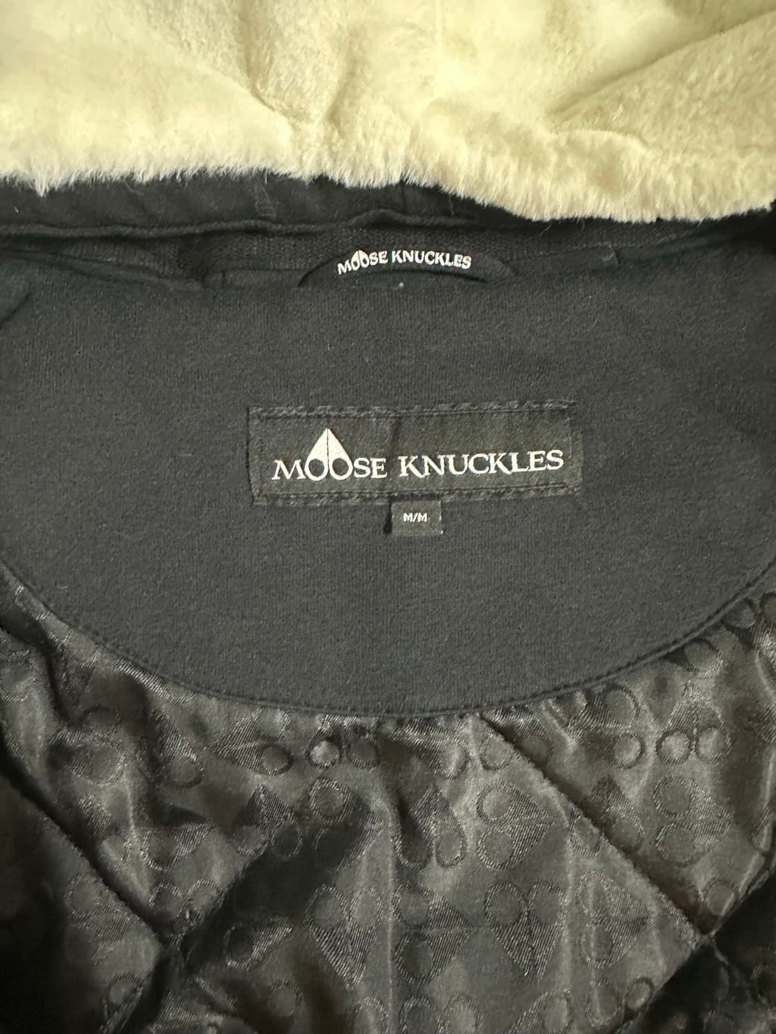 무스너클 버니스웨터 새상품급 백화점판 판매합니다 상품이미지4