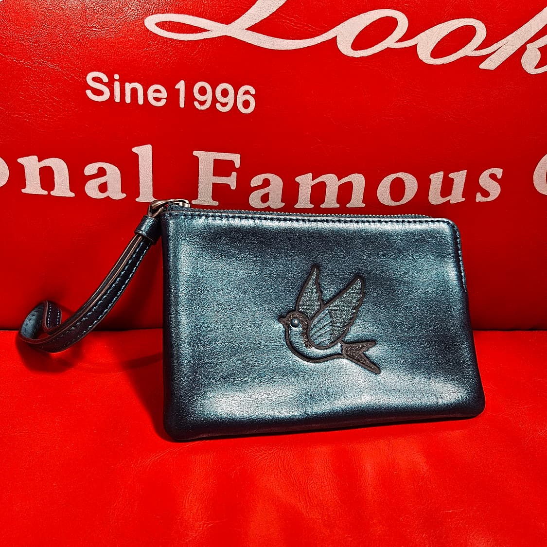 코치(COACH) 글리터 패치 버드 지퍼 지갑 상품이미지1