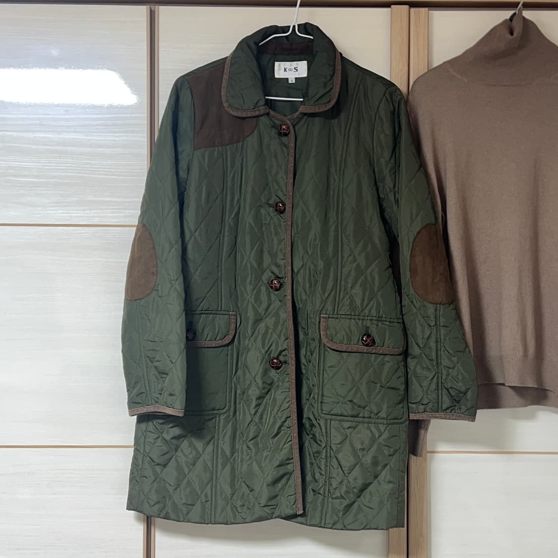 카키 퀼팅 후드 점퍼 상품이미지1