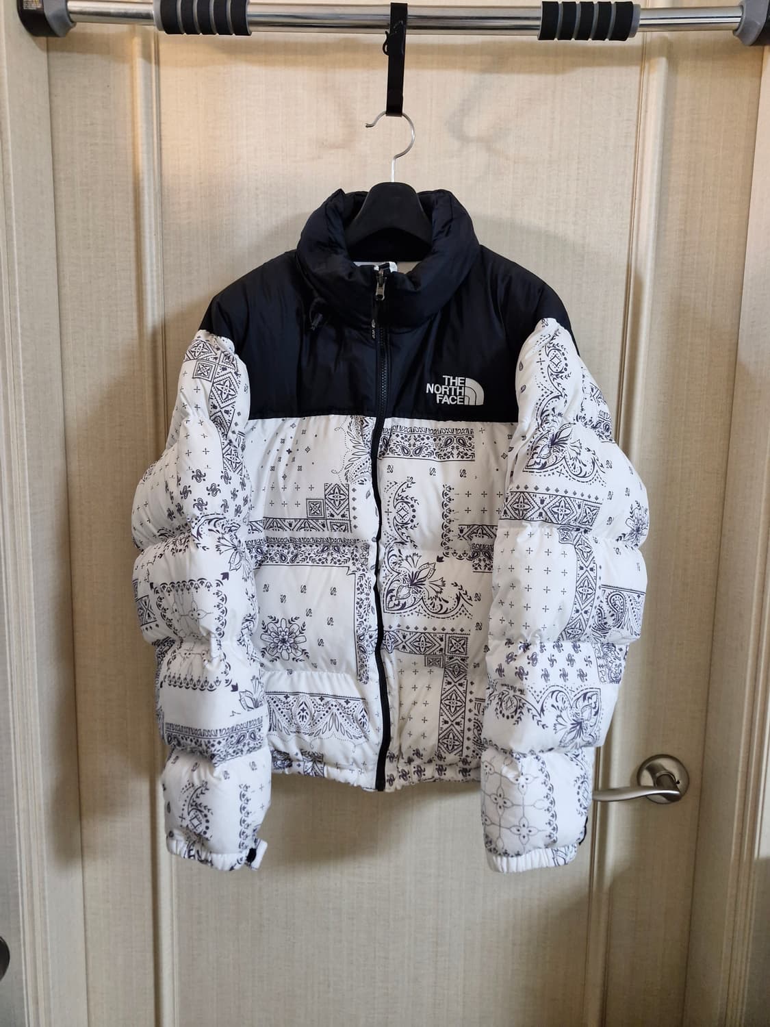 노스페이스 페이즐리 오프 화이트 눕시 패딩 XXL 상품이미지2