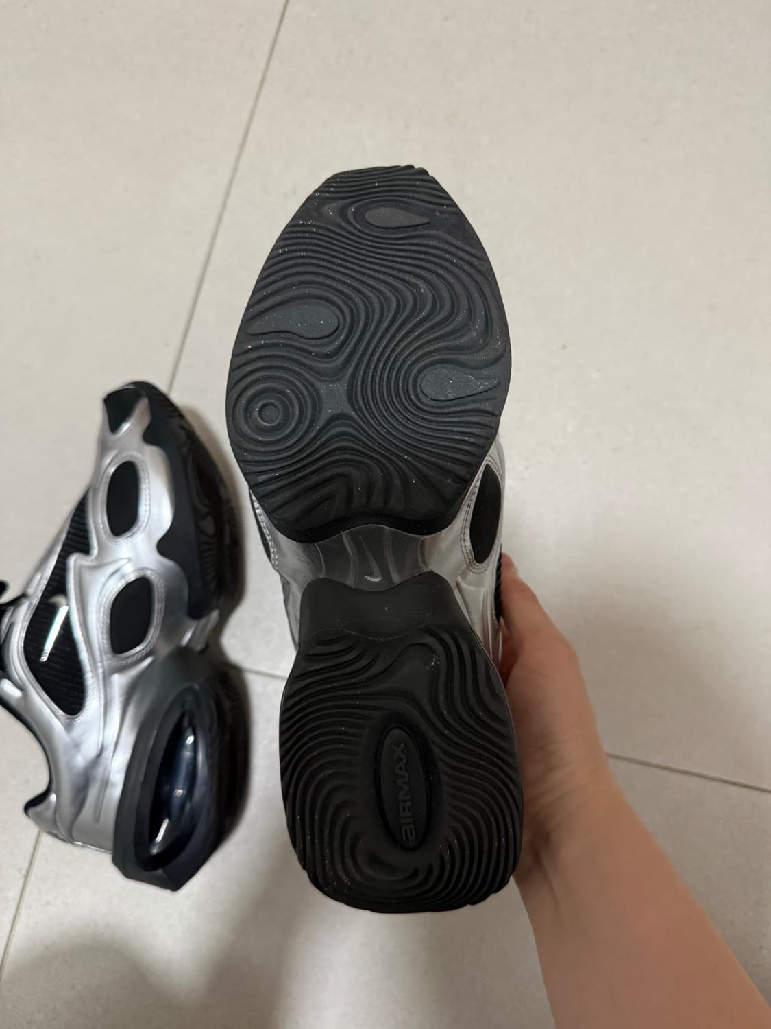 나이키 에어맥스 뮤즈 블랙 메탈릭 실버 240 상품이미지3