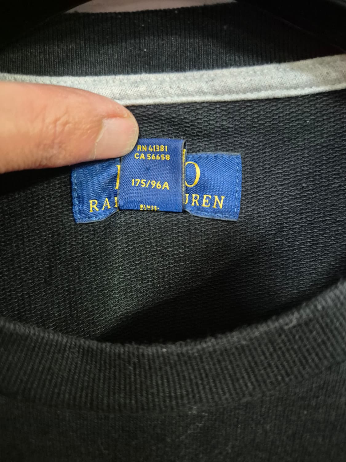 폴로 하단 텍스트로고 블랙 맨투맨 상품이미지6