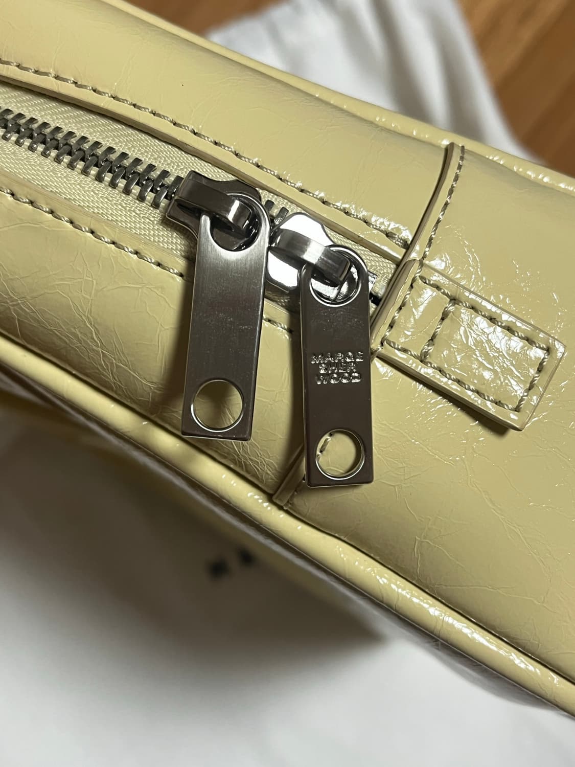 마지셔우드 피핑숄더백 버터 상품이미지4