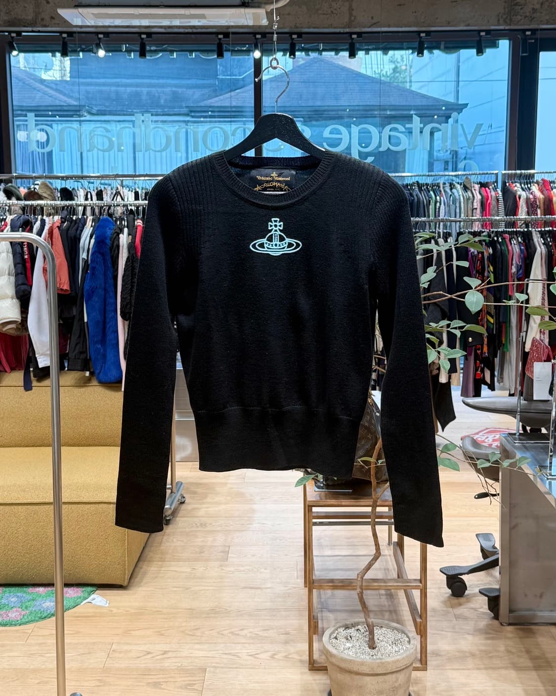 비비안 웨스트우드 블랙 orb 자수 니트  상품이미지1