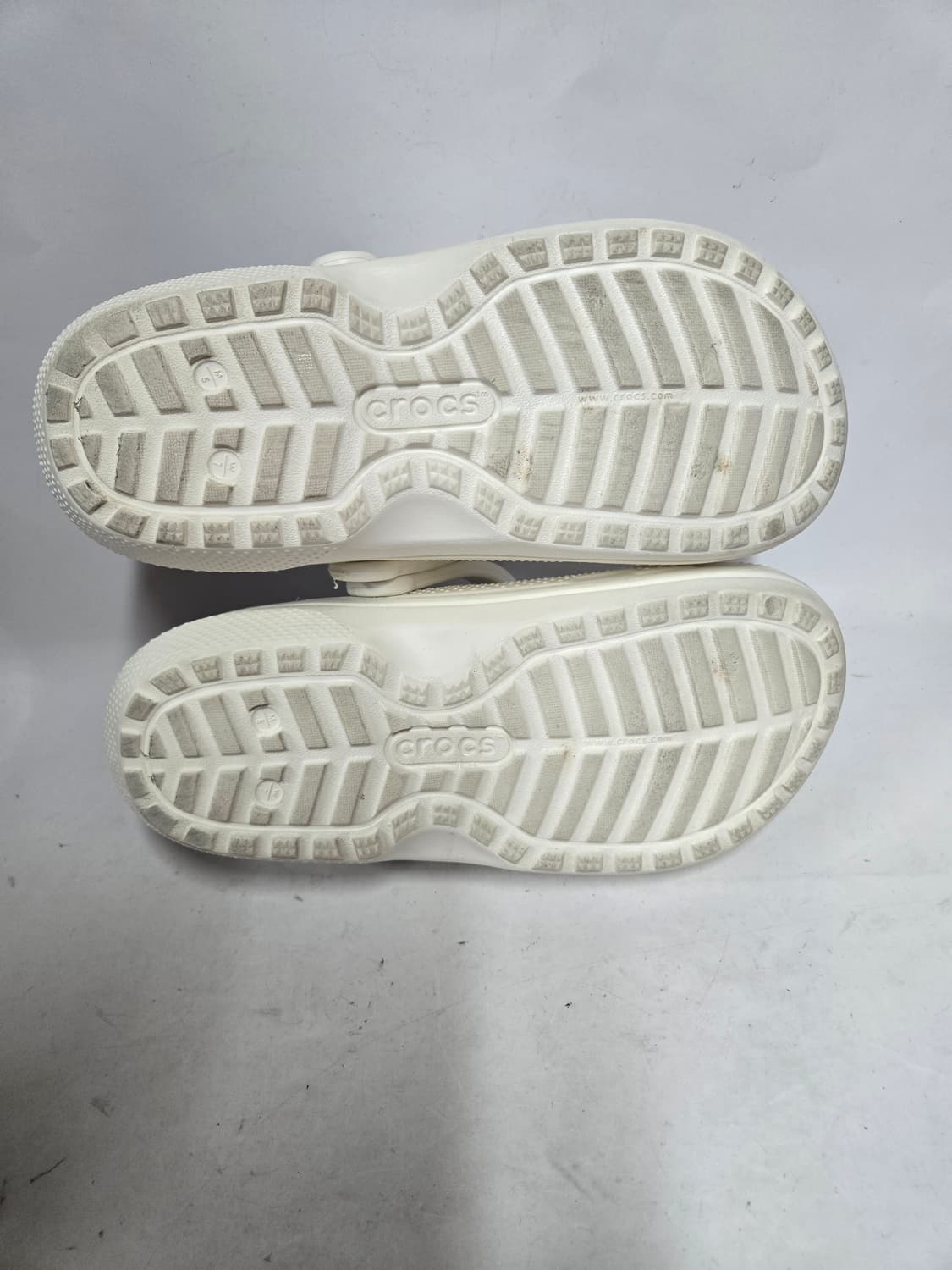 크록스 털 슬리퍼 M5/W7 235mm추천 상품이미지6