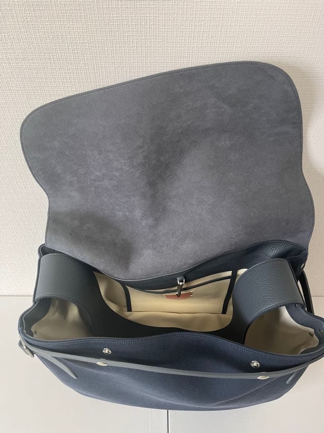 26ss HEFNER LEATHER POSTMAN BAG 상품이미지3