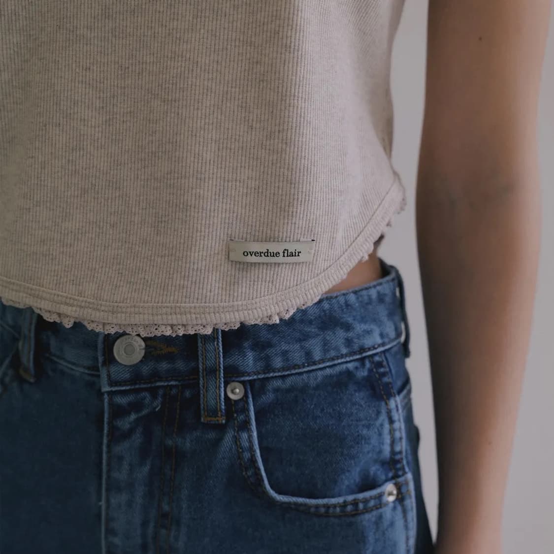 오버듀플레어 HALTER NECK LACE SLEEVELESS 상품이미지3