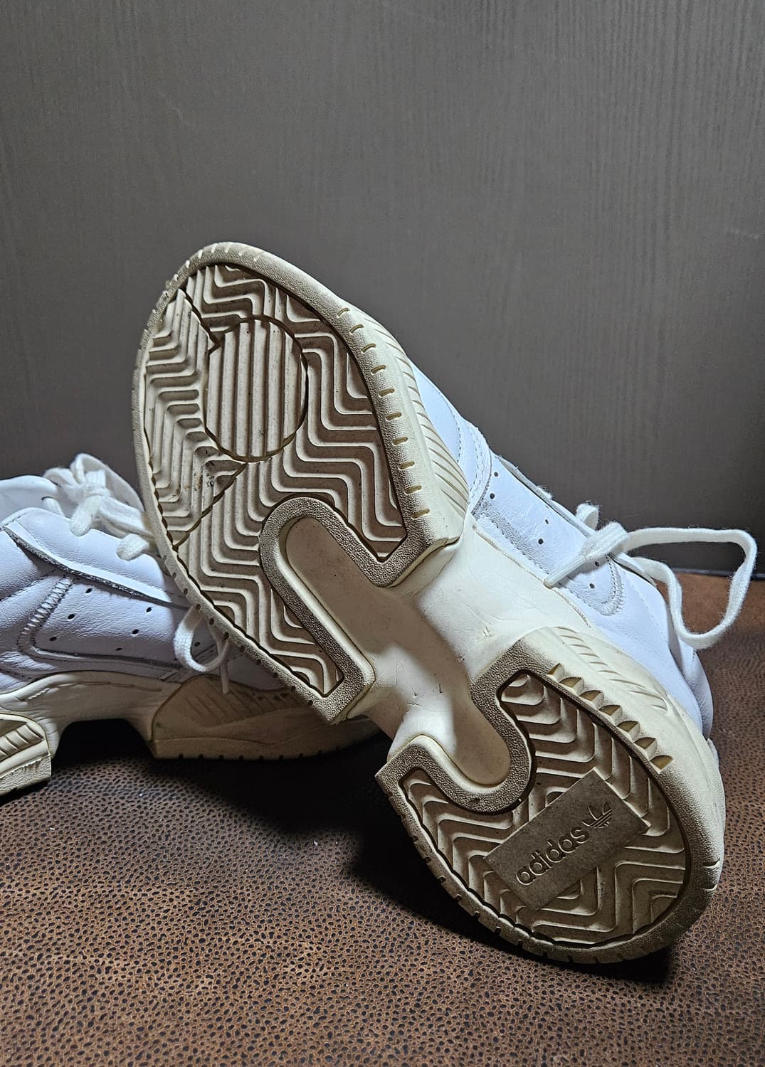 아디다스 흰색 운동화 (us7) 상품이미지3