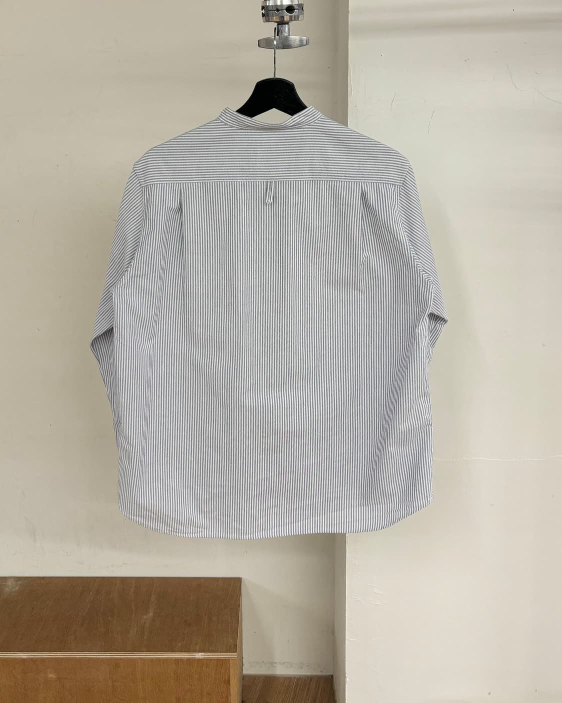 단톤 스트라이프 밴드 카라 셔츠 상품이미지6