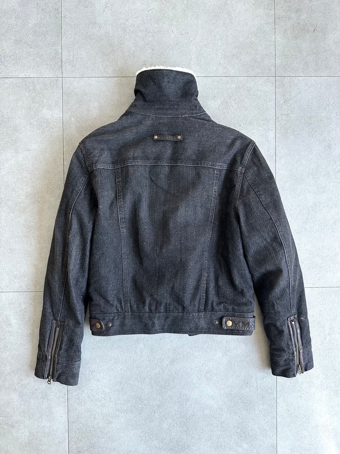 알마니 익스체인지 시어링 비대칭 퍼 봄버 상품이미지6