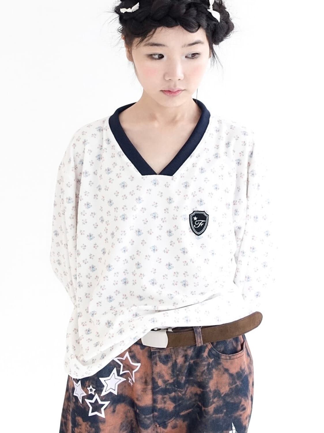 [F.E.E.S] V neck flower terry shirt 샵페어리 상품이미지1