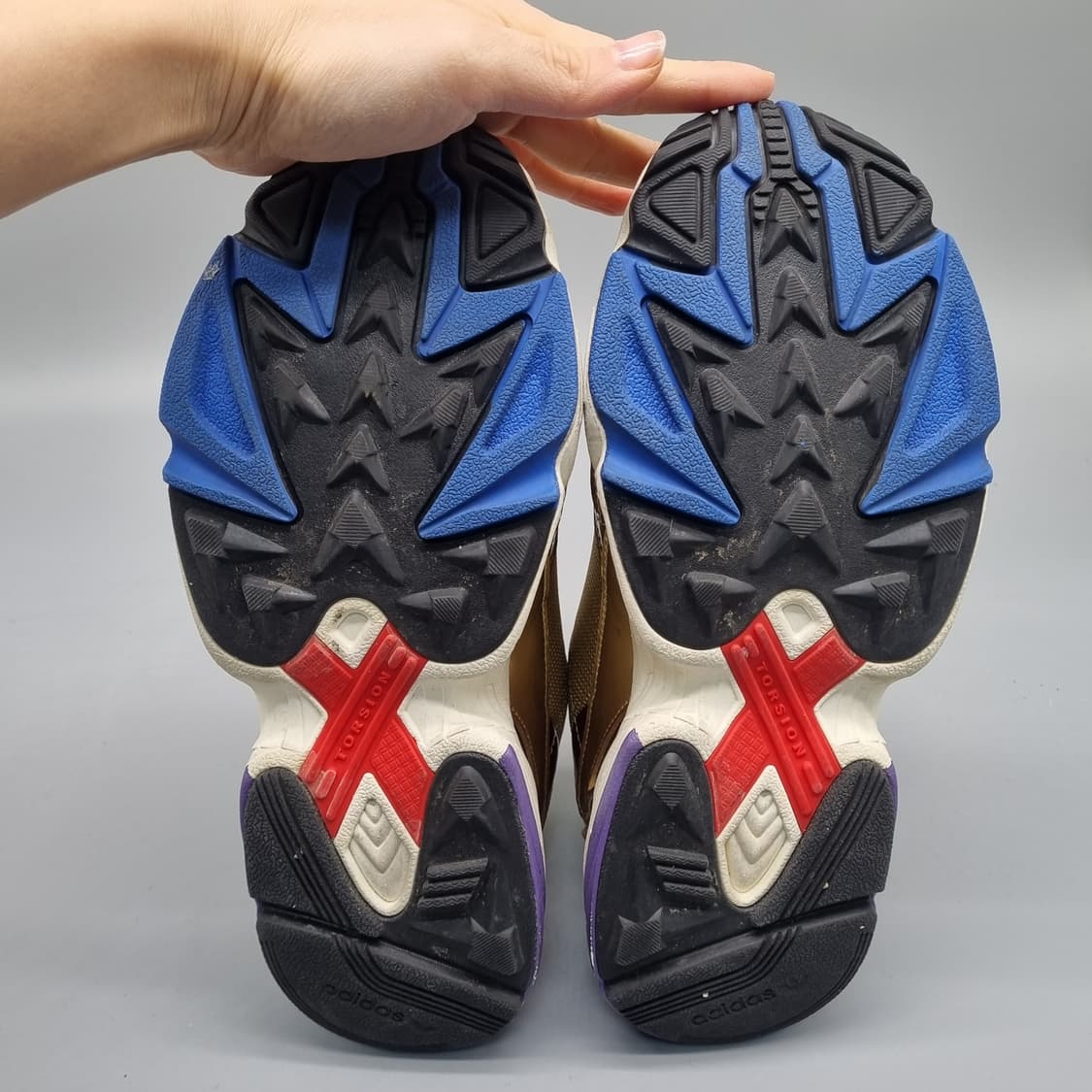 아디다스 팔콘 골드메탈릭 여성운동화240  상품이미지3