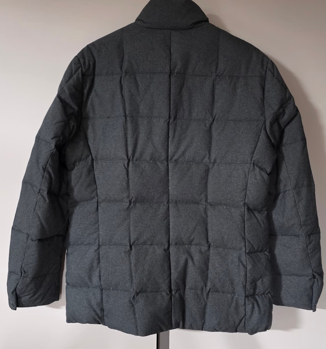 헤지스 프리미엄 구스다운 경량패딩자켓.
싸이즈 95~100. 남자 상품이미지4