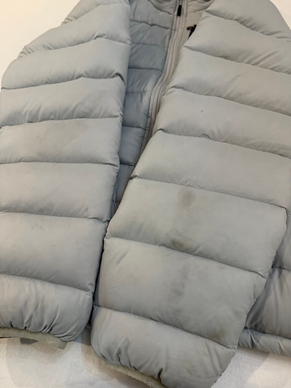 해외판) 노스페이스 550필 구스다운 경량패딩 그레이 상품이미지4
