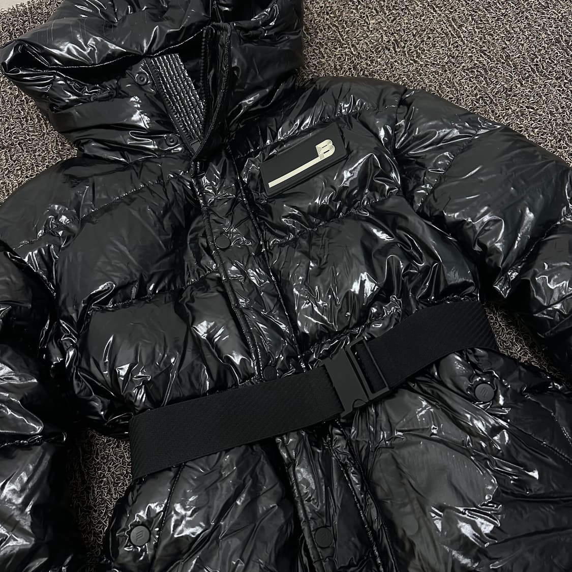 빈폴 여성 유광 덕다운 롱패딩 블랙 90(S) 상품이미지2