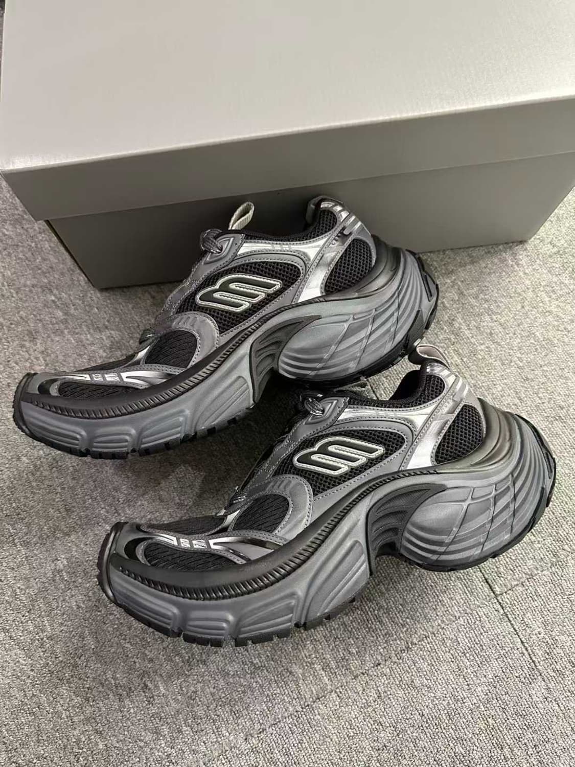 발렌시아가 6XL 블랙 스니커즈  상품이미지1