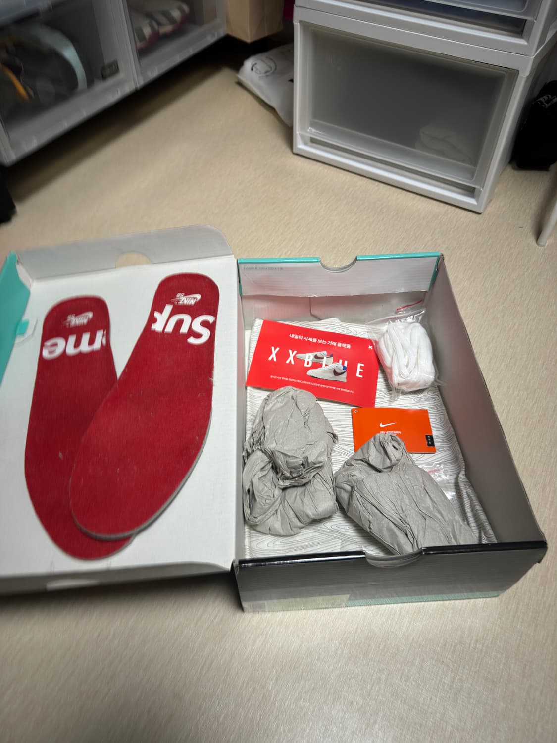 나이키 슈프림 덩크 로우 주얼 실버 275 상품이미지5