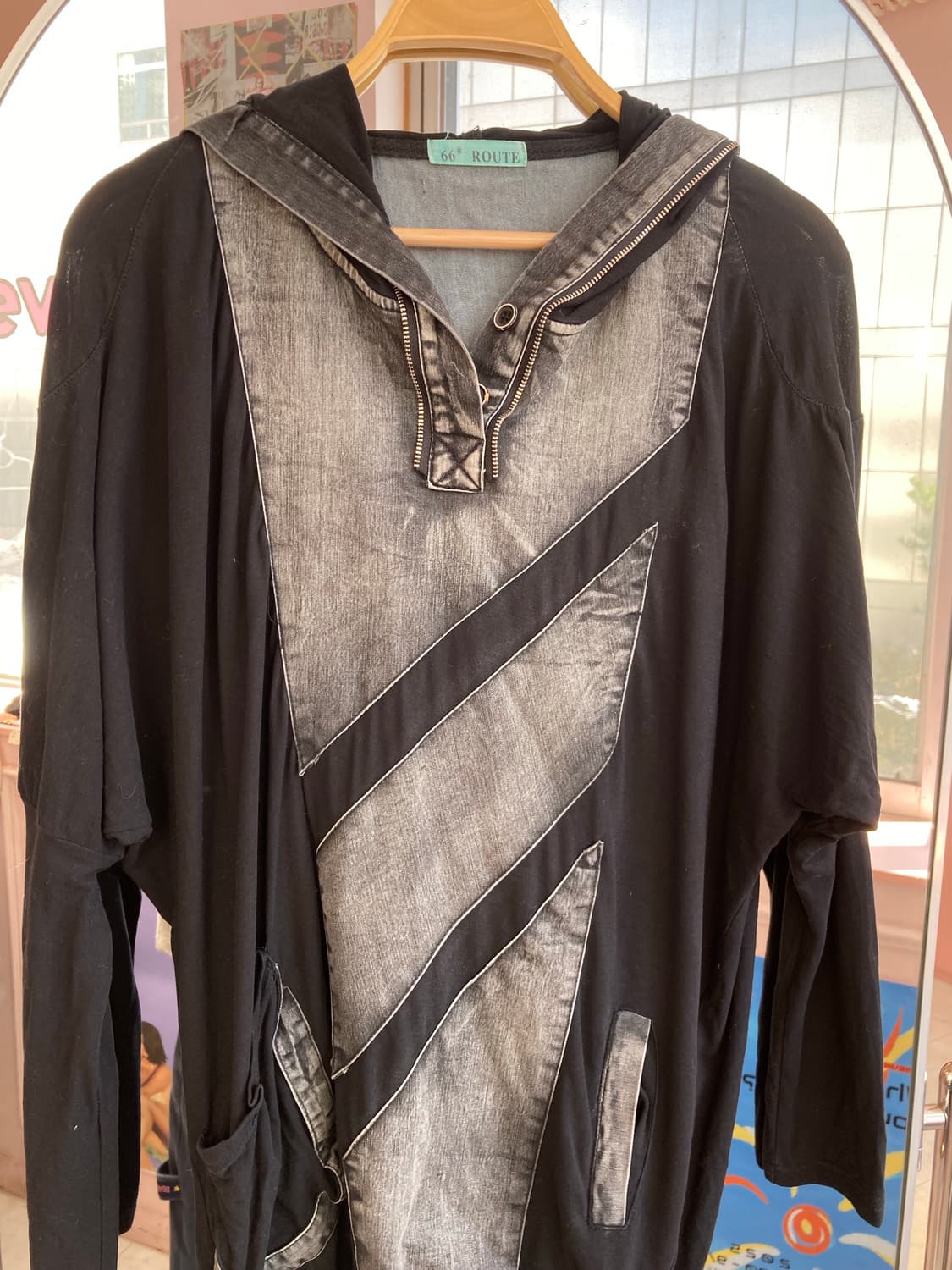 에스닉 블랙 컷팅 후드 티셔츠 상품이미지2