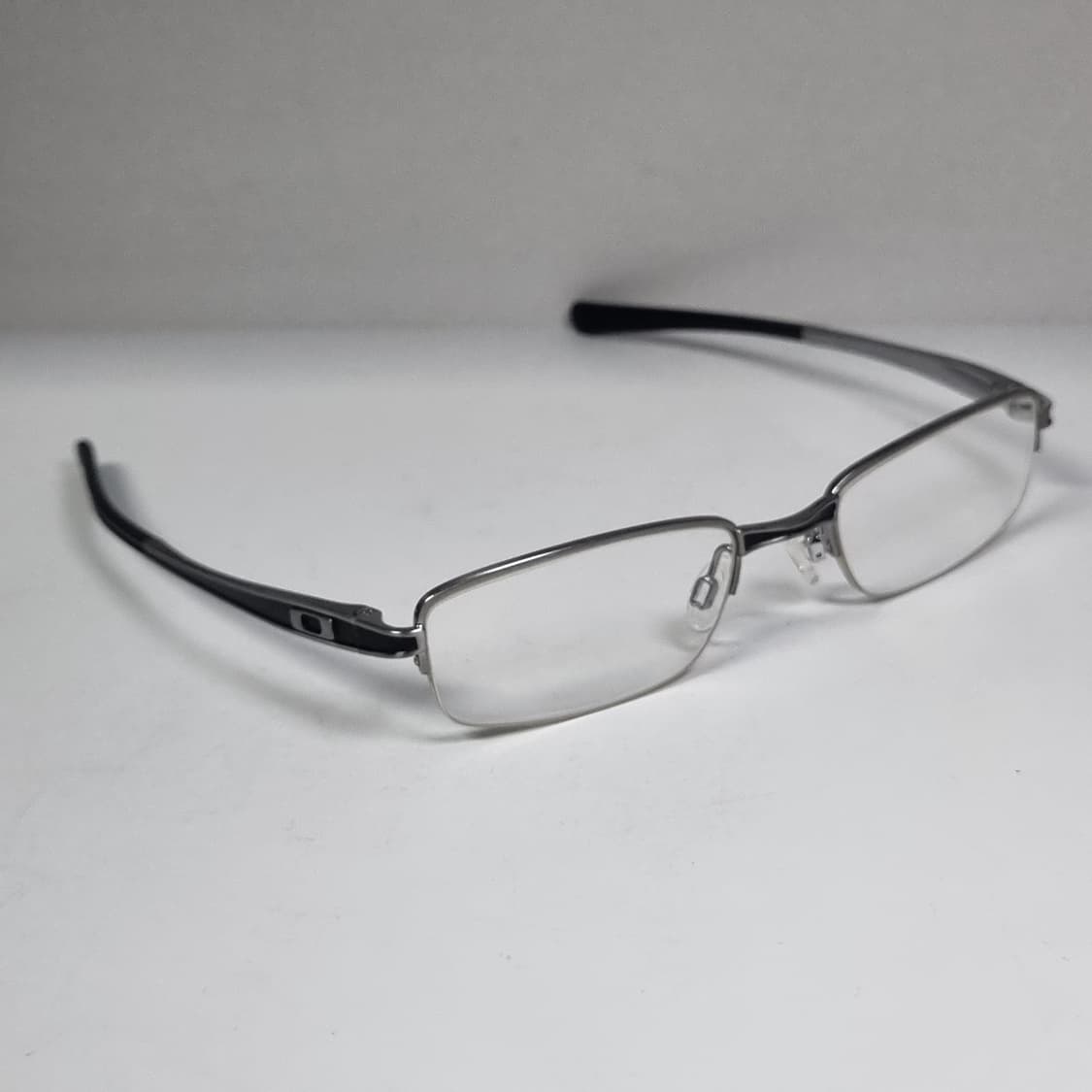 오클리 반무테 안경 캘리퍼 브러쉬드 크롬 상품이미지5