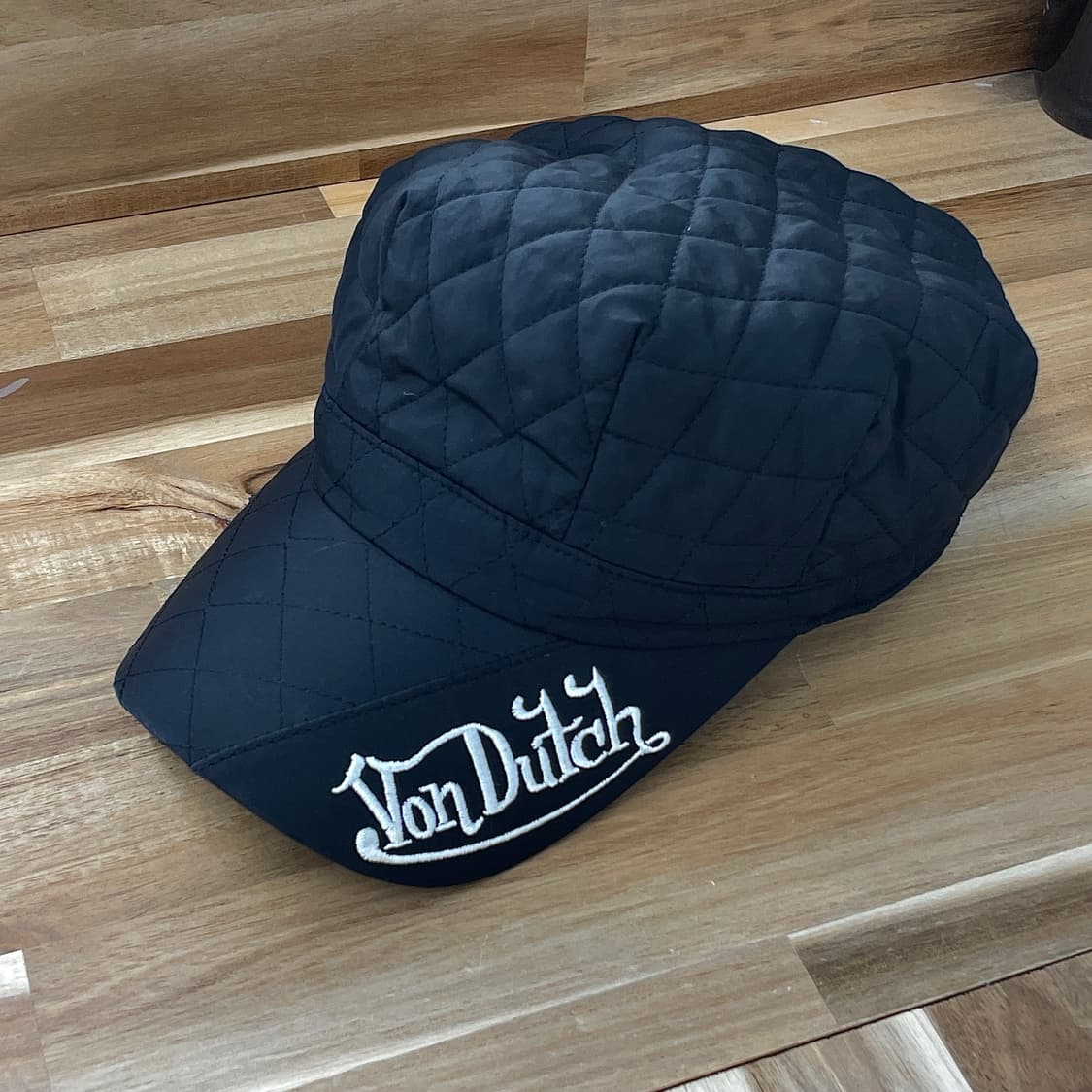 본더치 블랙 자수 퀼팅캡 상품이미지1