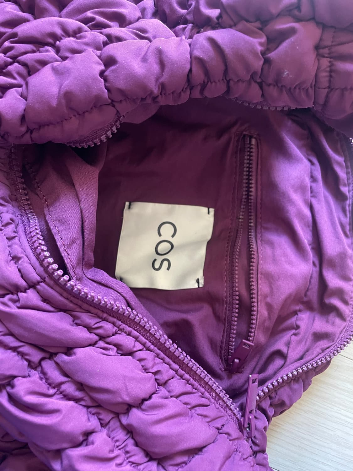 코스 오버사이즈 퀼팅백 퍼플 상품이미지3