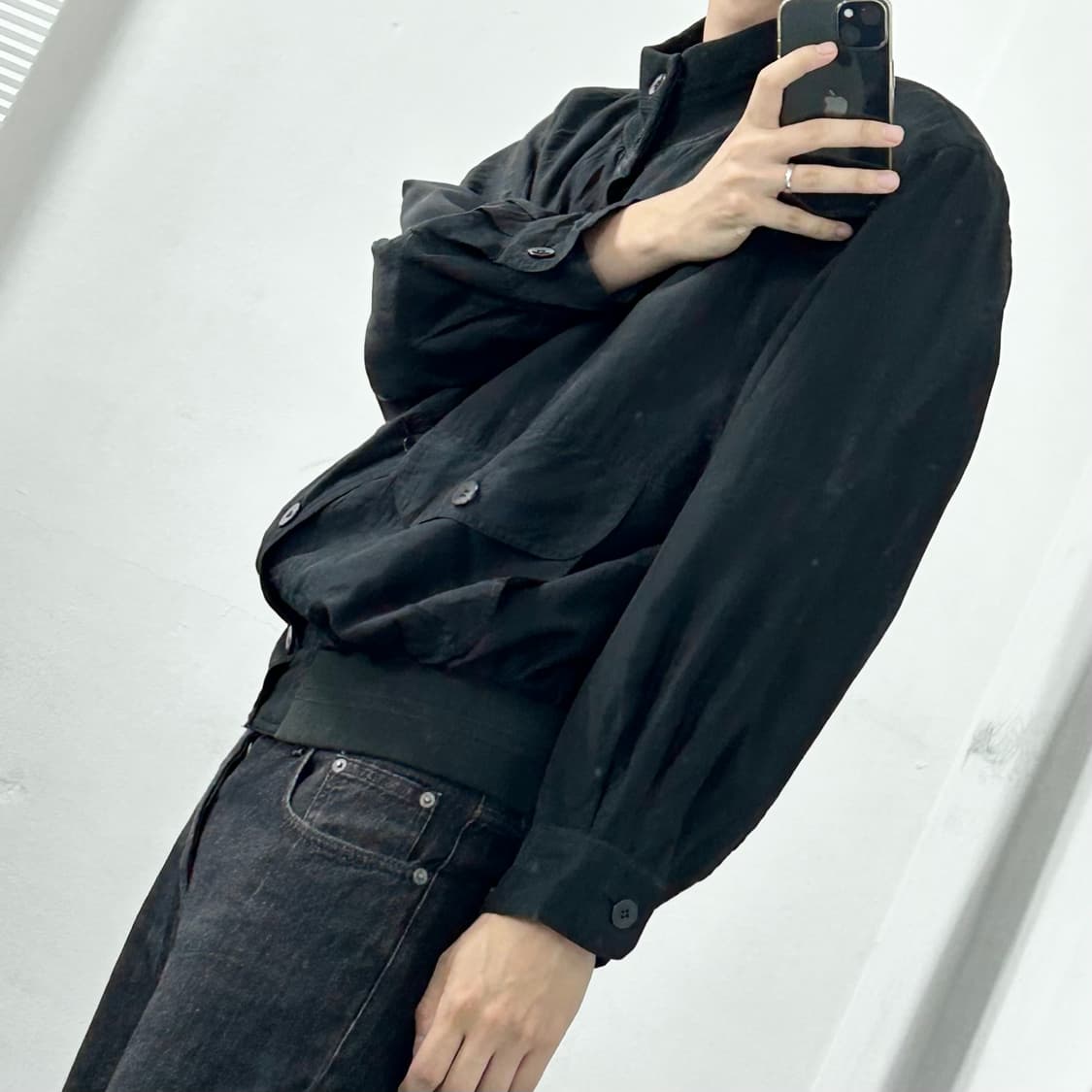 하이넥 블랙 실크 봄버 자켓 상품이미지4