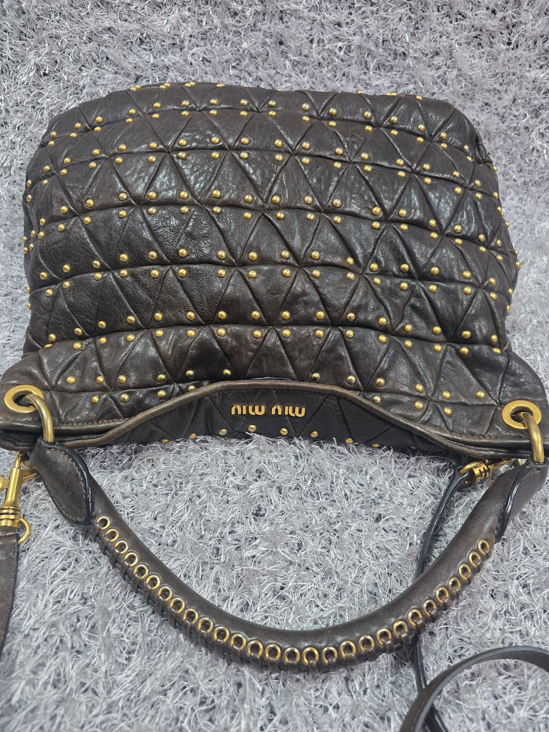 미우미우 퀼팅 금장 숄더백 상품이미지1