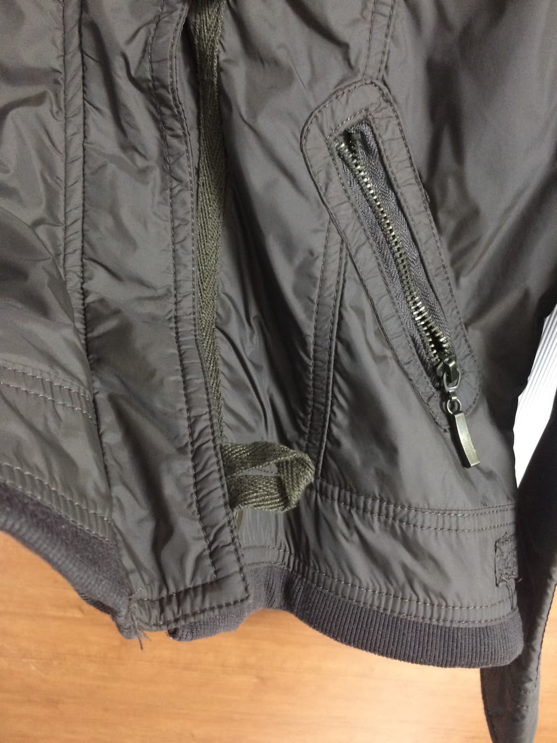 카키 빈티지 디테일 바람막이 상품이미지3