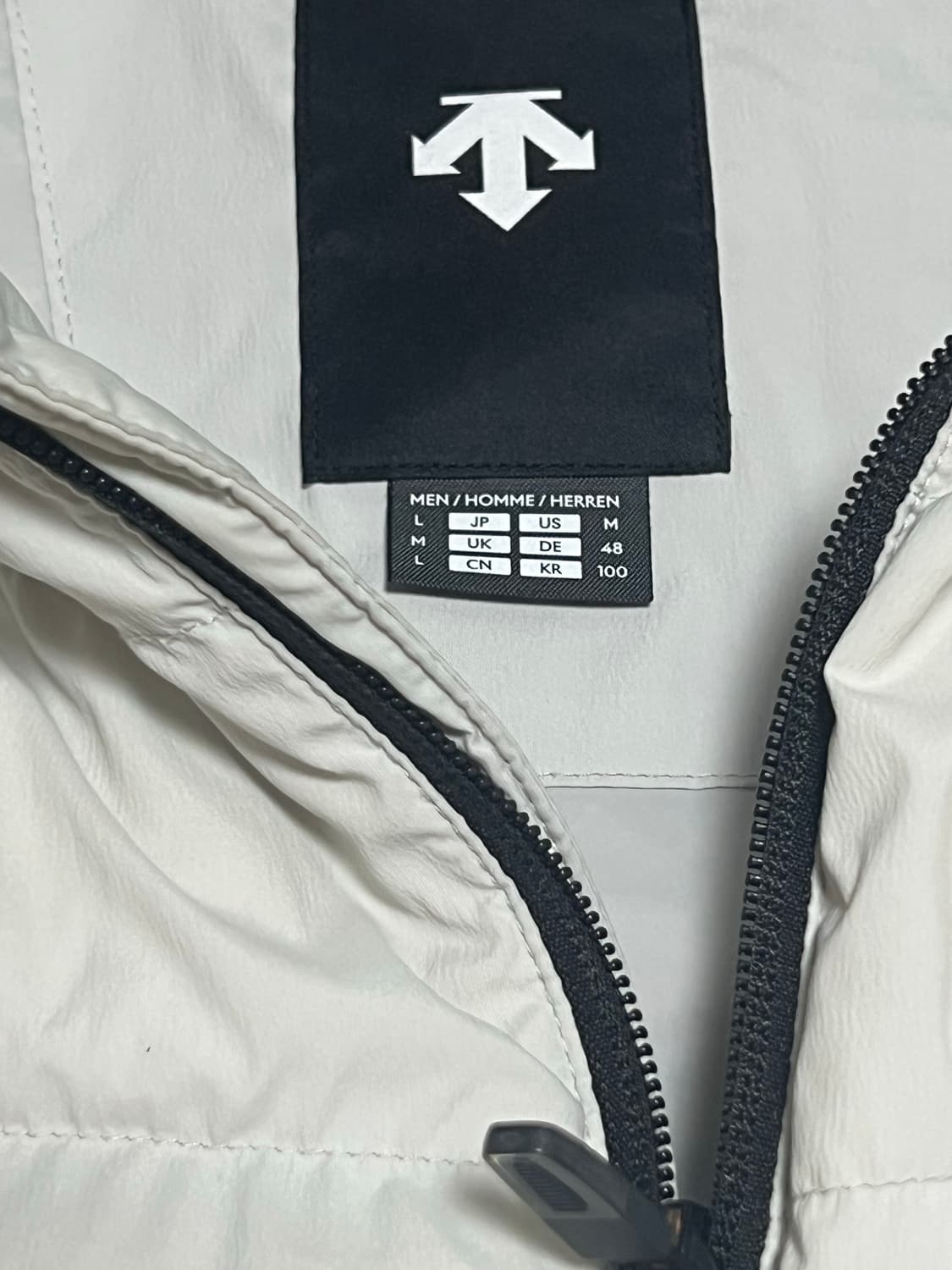 데상트 경량패딩 상품이미지2