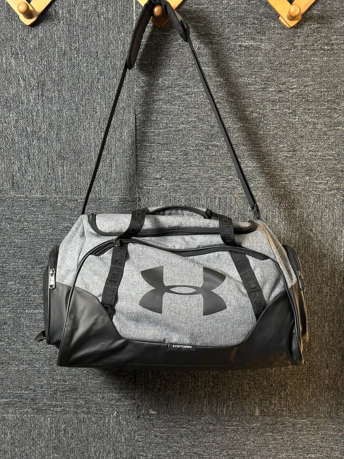 언더아머 더플백 회색 상품이미지1