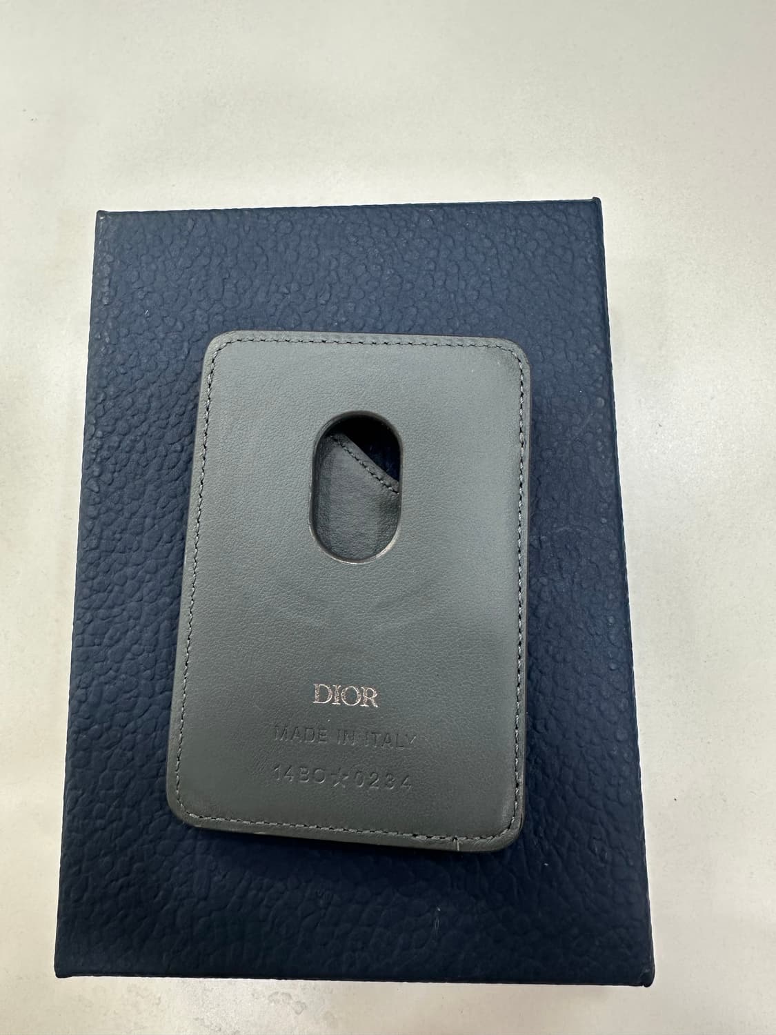 디올 오블리크 마그네틱 맥세이프 카드지갑 상품이미지2