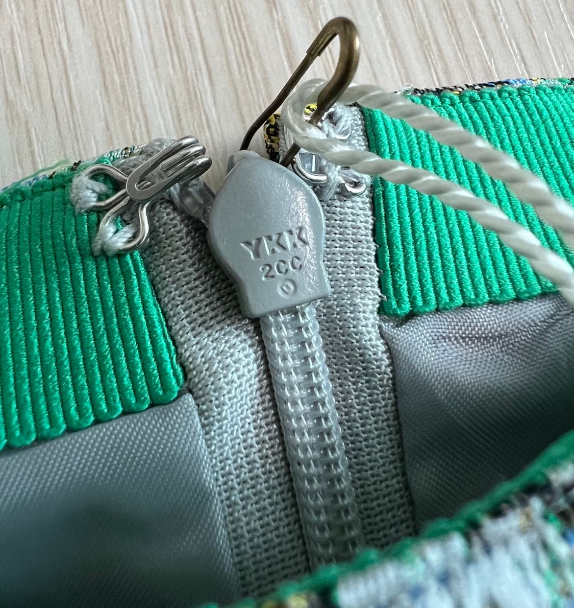 [새제품] deicy 데이시 자수 미디스커트  상품이미지3