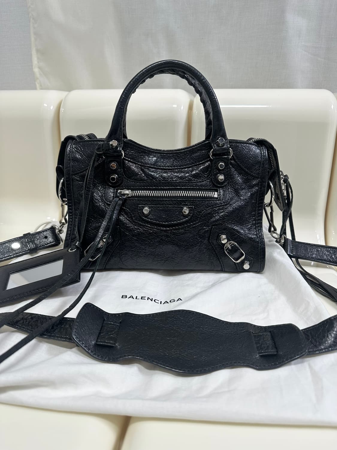 [SA 정품] 발렌시아가 시티 모터백 미니 블랙 상품이미지3