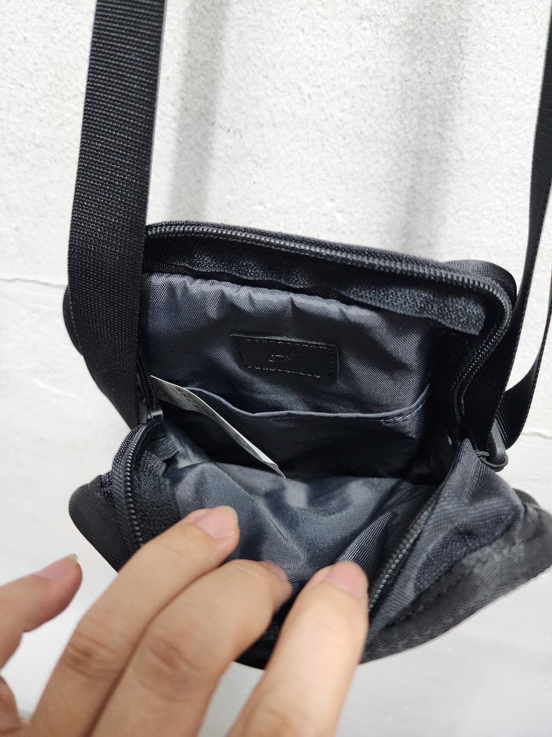 (새상품) 나이키 블랙 미니 크로스백 상품이미지4