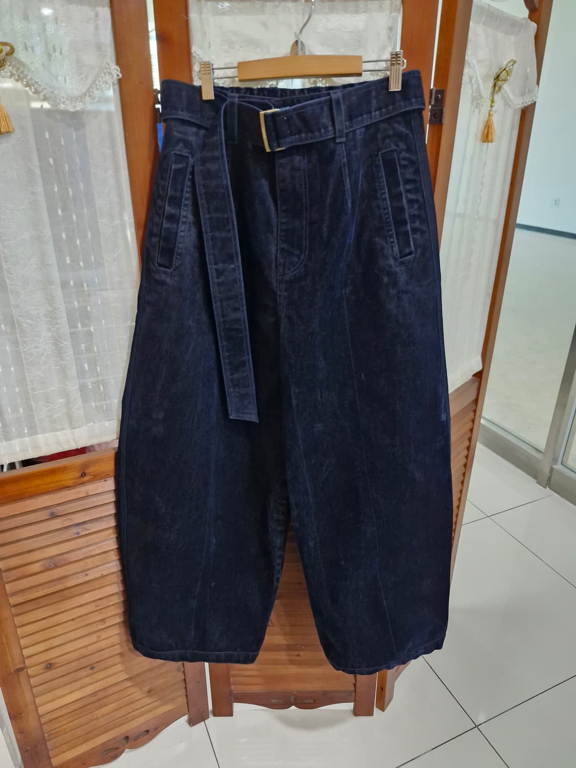 송지오 옴므 벨벳 커브 와이드 벨티드 데님 팬츠 네이비 상품이미지2