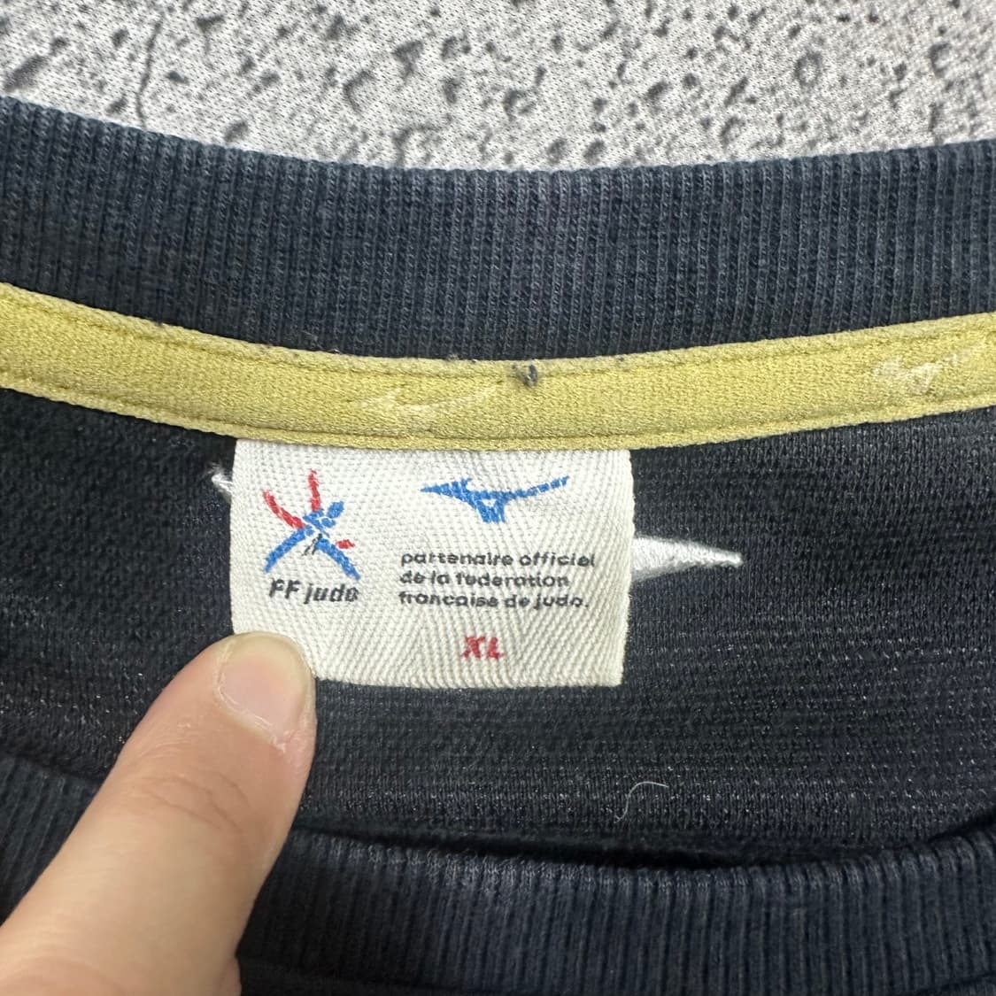 ✨ (바배) 미즈노 유도 쥬도 레트로 블랙 반팔티  상품이미지4