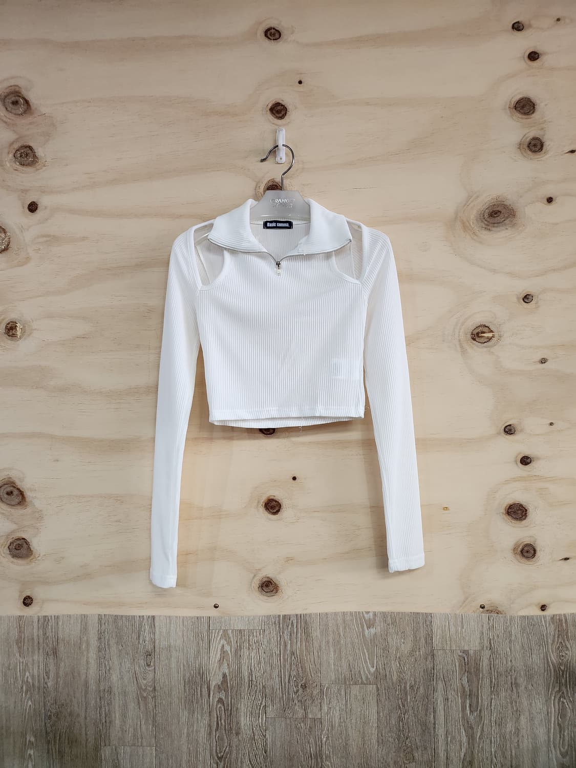 1155) 여성 어깨트임 크롭 긴팔티 상품이미지1