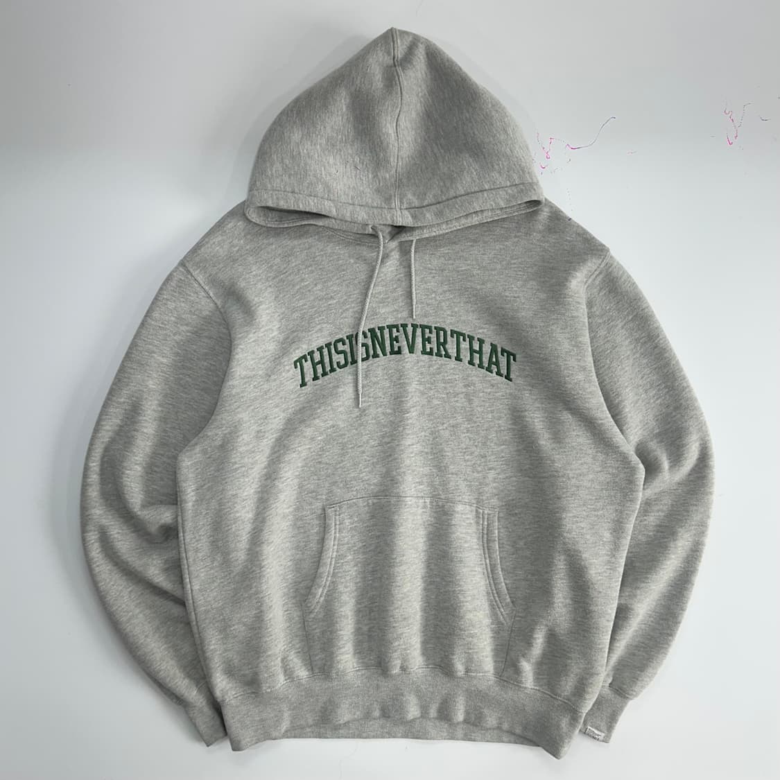 Thisisneverthat 디스이즈네버뎃 그린 로고 그레이 후드티 상품이미지3