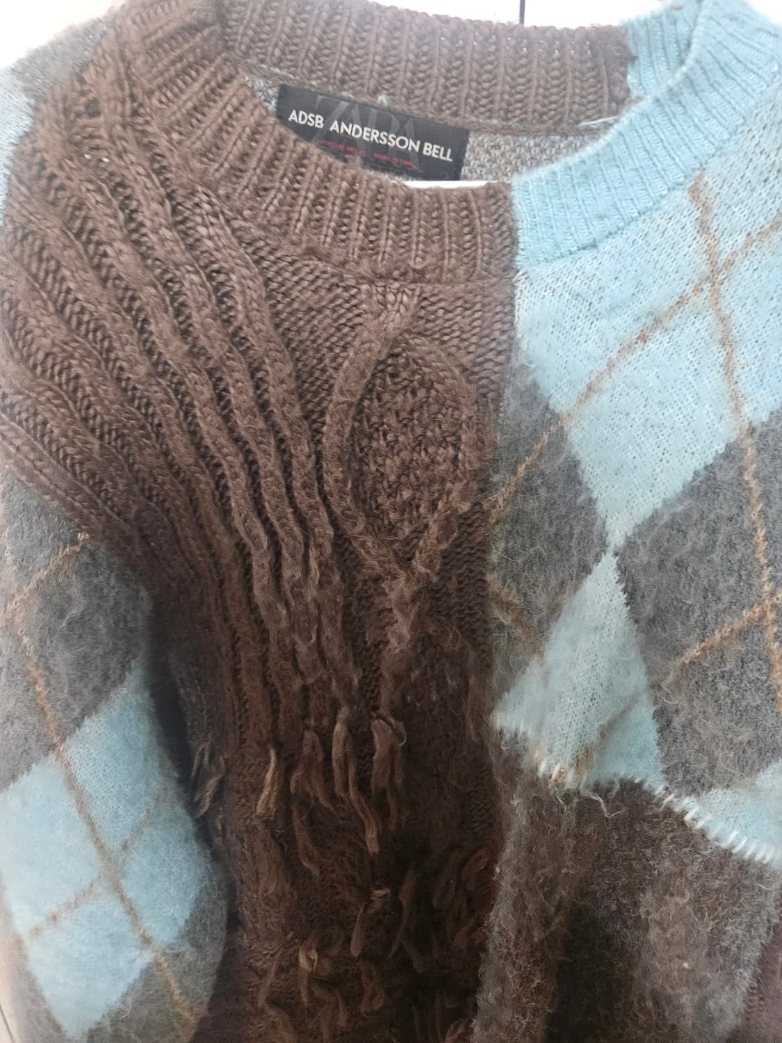 자라x앤더슨벨 텍스처드 패치워크 스웨터 블루 100 상품이미지4