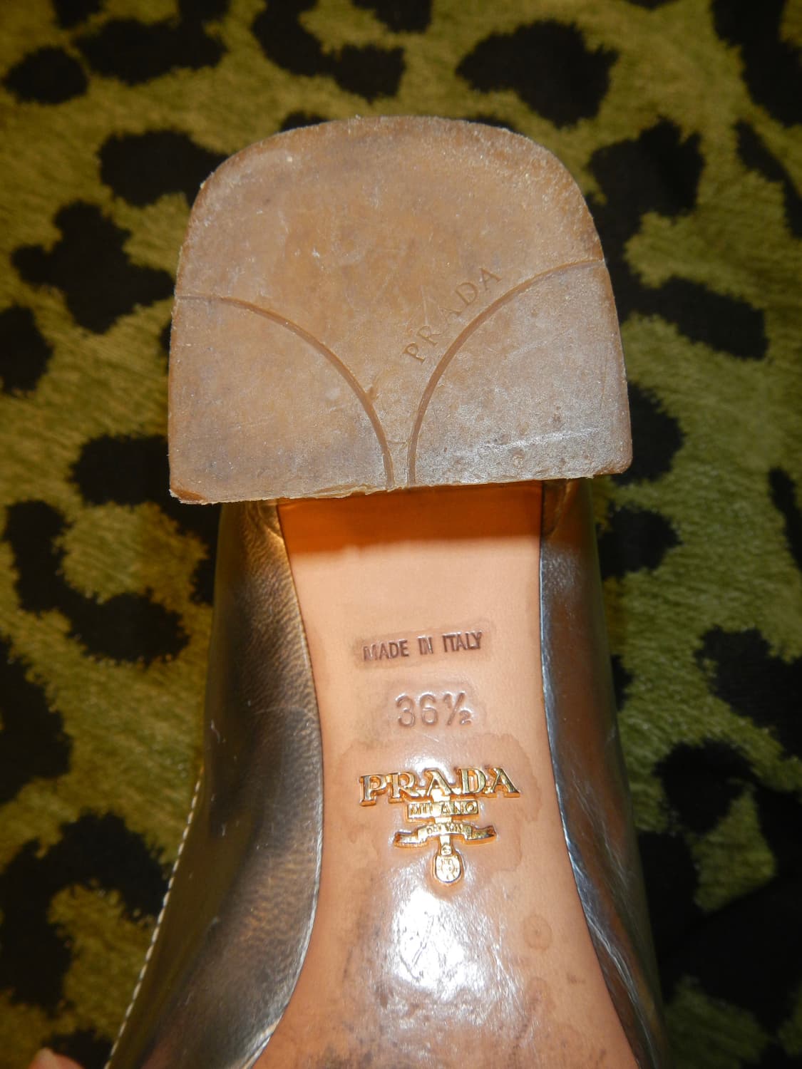 프라다 PRADA 실버 페이턴트 가죽 슬링백 펌프스 상품이미지5