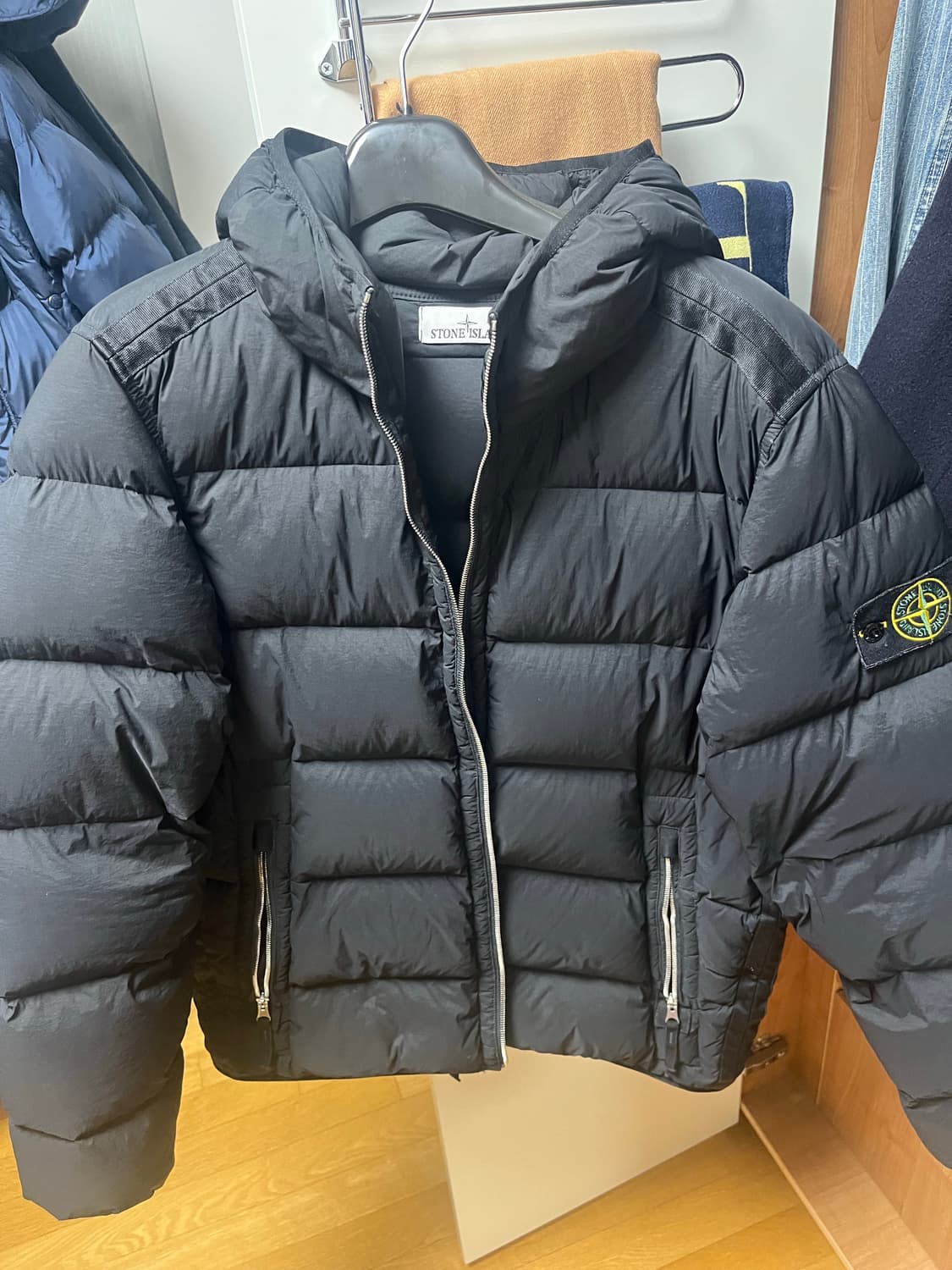 스톤아일랜드 심리스 패딩 23FW M사이즈 상품이미지3