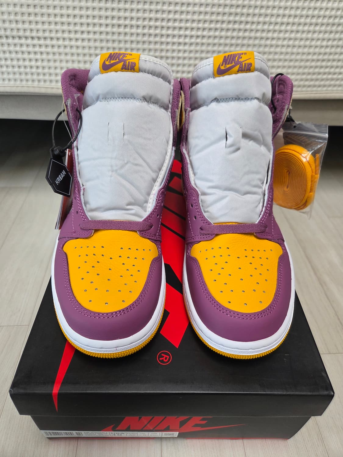 조던 1 레트로 하이 OG 유니버시티 골드 [280,새상품]  상품이미지2